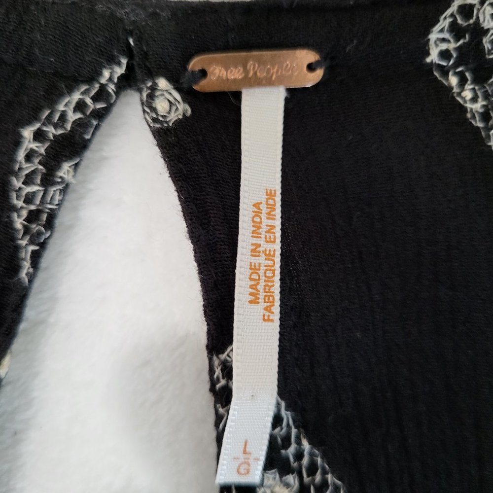 FREE PEOPLE Diamond Embroidered Bell Sleeve Top Black/White SZ L - Picture 10 of 10